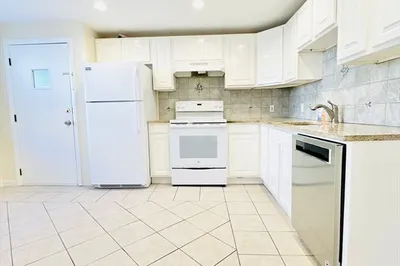 1 Lawndale Ave #1:B 1