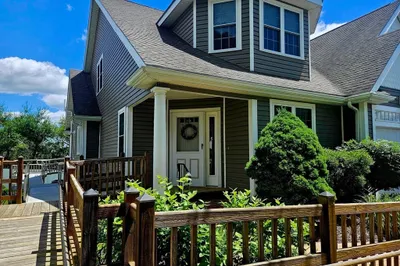 5 Rosenfeld Ave #B