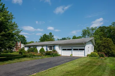 124 Pondview Dr 1