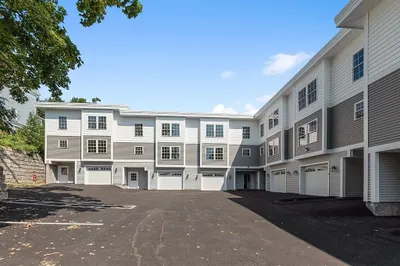 44 Crescent St #3