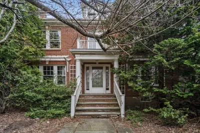 10 Stoneleigh Cir 1