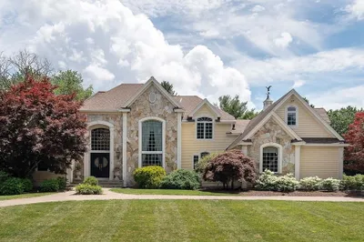8 Buttonwood Dr 1