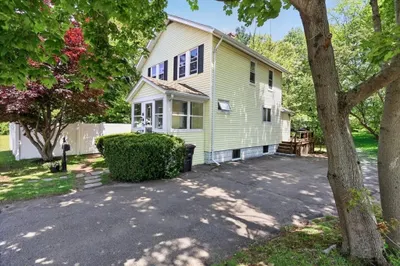 116 Thicket St