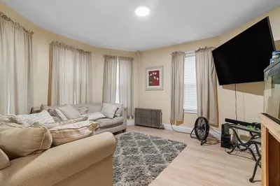 24 Weld Hill St #1