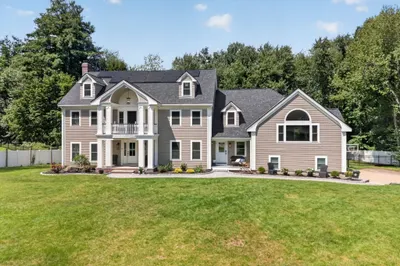 4 Fairway Dr 1