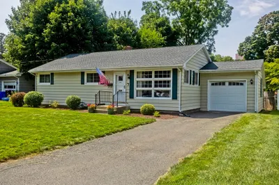 51 Merrick Ave 1