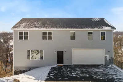 49 Grand View Ave