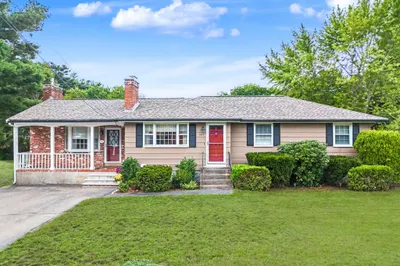 592 Pond St 1