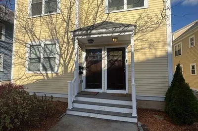 212 Calumet St #1