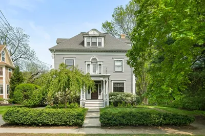 25 Russell Ave