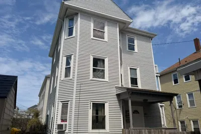 233 Eagle St 1