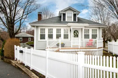 271 Holbrook Rd