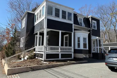 93 Floral St #1 1