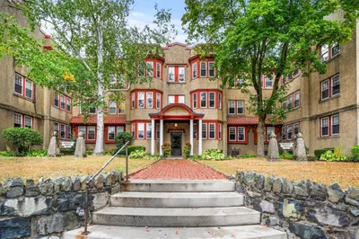585 Franklin St #3