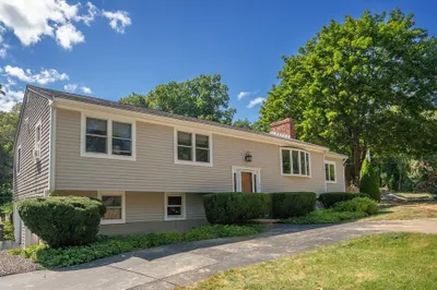 18 River Rd