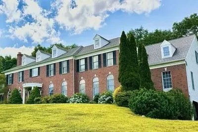6 Everett Circle