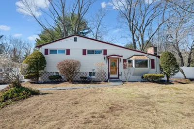 16 Manor Ave