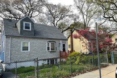 83 Lorna Rd