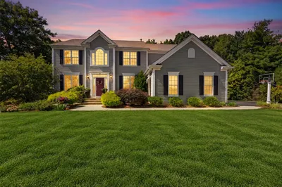 32 Howarth Dr 1