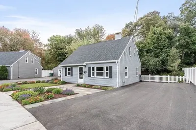 65 Alandale Pkwy