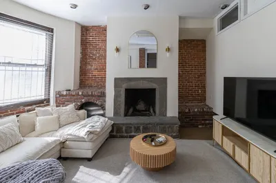54 Saint Stephens St #1