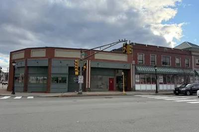 888 Main St 1