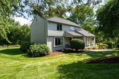 16 Bicentennial Dr 1
