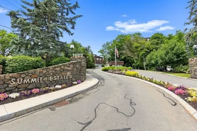 1008 Paradise Rd #2Q 1