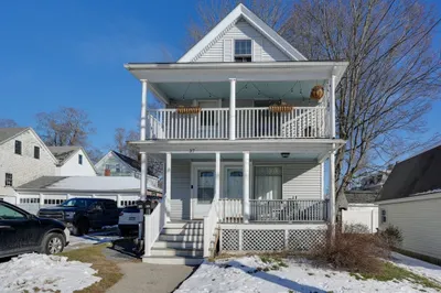37 Powow St 1