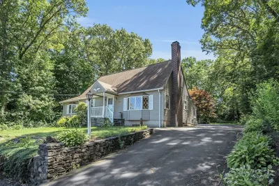 226 Sunderland Rd 1