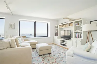 65 East India Row #29F 1