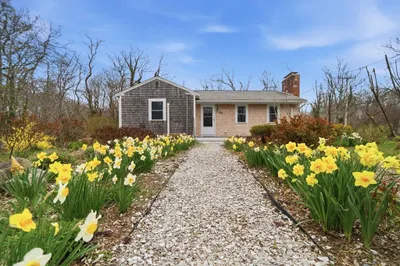 26 Locust Rd