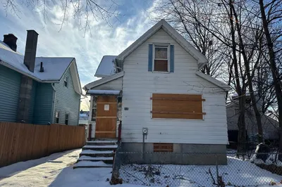 196 Massasoit St