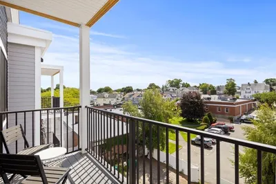 10 Somerset Ave #402