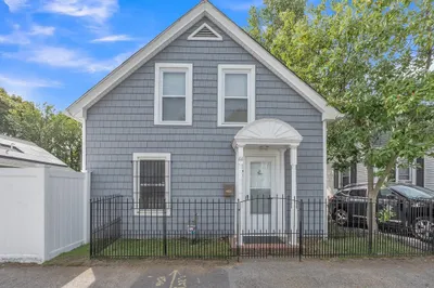 44 Litchfield St