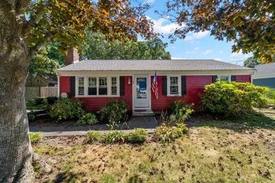 3 Saturn Ln