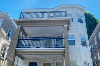 64 Burt St