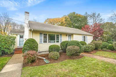 23 Montrose Ave