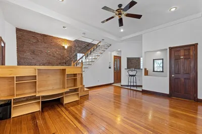 70 York St