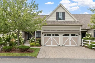 5 Meadows Ln #105 1