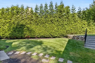 39 Hawthorne Ave 1