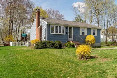 11 Holly Dr