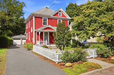 211 Crescent St 1