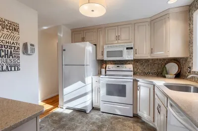 438 Old Bedford Rd 1