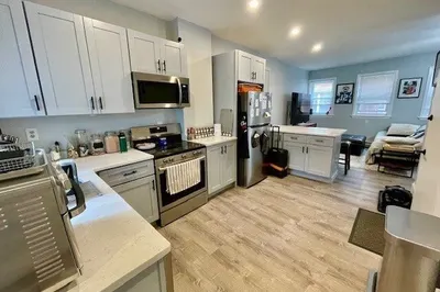 16 Cleveland Pl #2