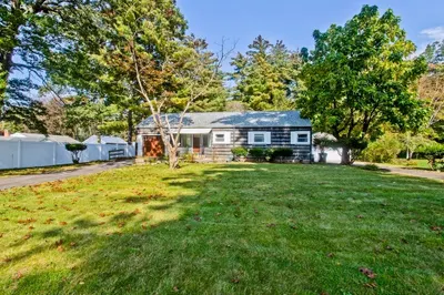 520 Dutchess St 1