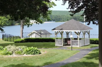 202 Beacon Park #202 1