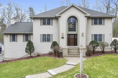 40 Village Woods Road 1