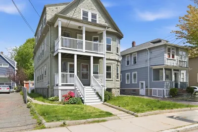 25-27 Bainbridge Street #2 1