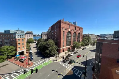 386 Commercial St #5C